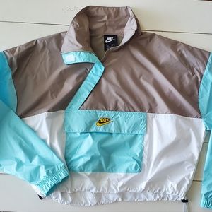 EUC boxy fit Nike Pullover